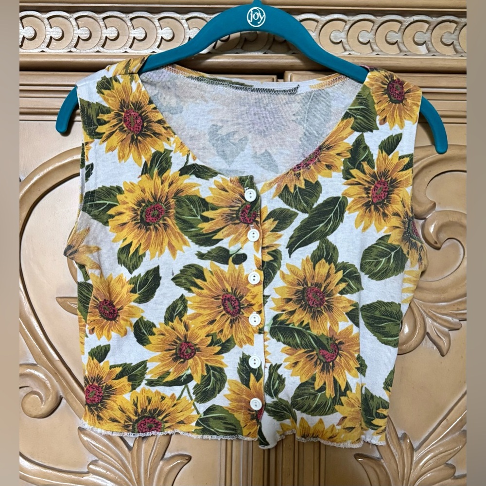 Crop top w/Sunflower Print Button Front - Yellow & Green guc sz S